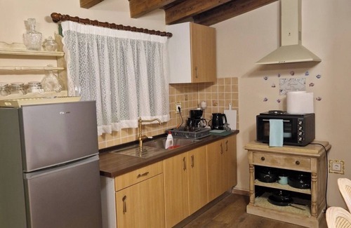 Palaia Fokaia Cottage | Cozy cottage with 1 bedroom and WiFi, AC in amazing Attiki near the beach 800mt