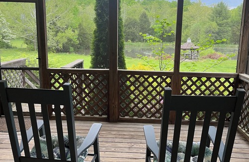 Haymarket Cottage | Cozy cottage with a beautiful waterfront view. Pet friendly! 45 min from DC.
