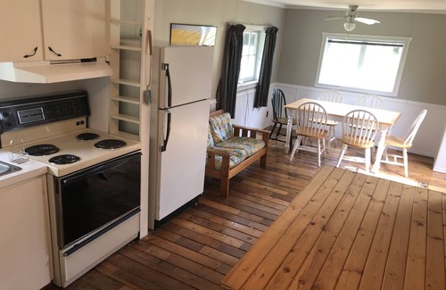 Magna bay Cottage | Cozy cottage with rustic charm, beach across the road
