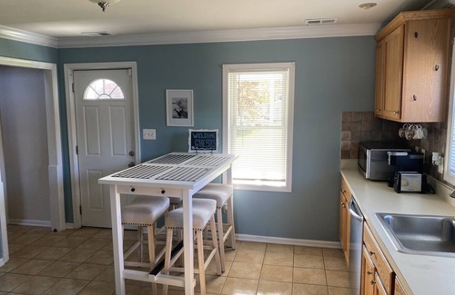 Manassas House | Cozy Cottage with Spacious Backyard!
