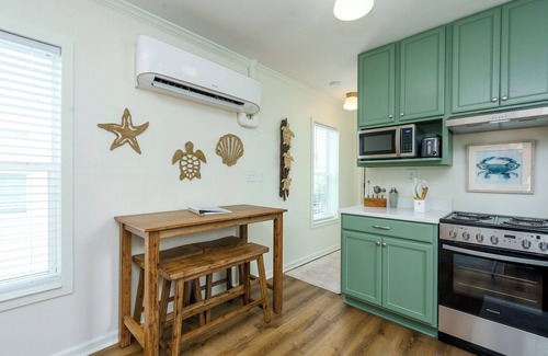 Pass Christian Cottage | Cozy cottage with easy access to beach & restaurants- Pet Friendly!