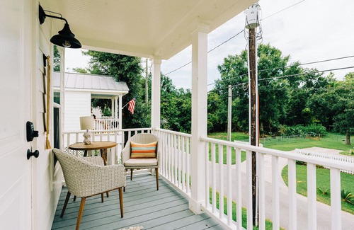 Pass Christian Cottage | Cozy cottage with easy access to beach & restaurants- Pet Friendly!