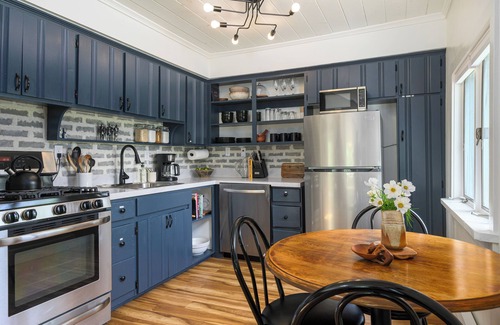 Putnam Valley Cottage | Cozy Cottage with Grill | Walk to Lake