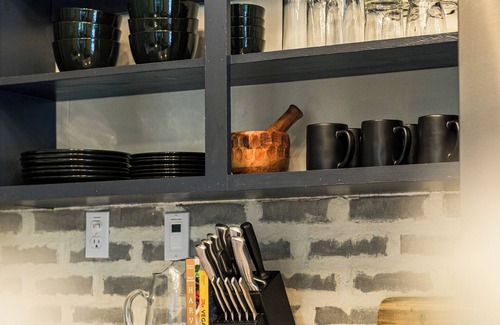 Putnam Valley Cottage | Cozy Cottage with Grill | Walk to Lake