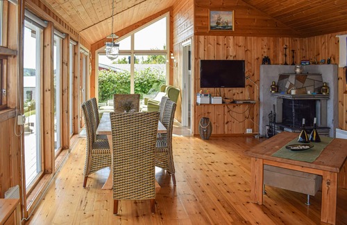 Stokke House | Cozy cottage with wood-burning stove and panoramic view of the fjord.