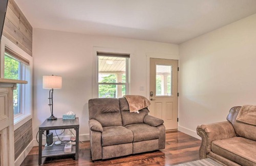 Central House | Cozy Cottage Yard and Deck, Walk to Downtown!