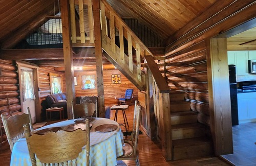 West Union Cabin | Cozy Country Cabin close to West Union!