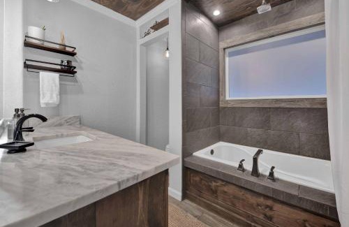 Hull House | Cozy Country Cabin in the Woods