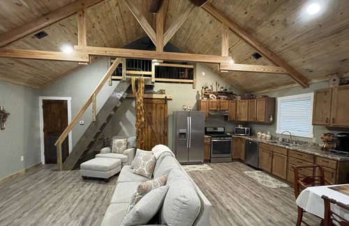 Washington County Cottage | Cozy Country Cottage - 45 minutes from the World’s Most Beautiful Beaches!