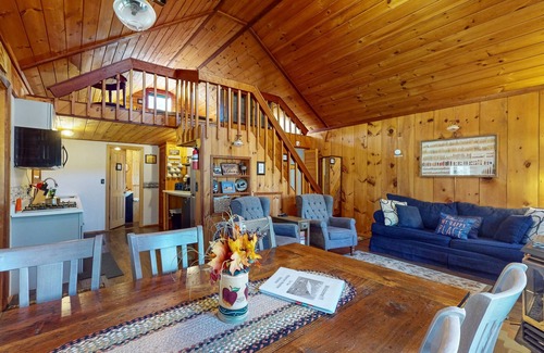 Granby Cottage | Cozy country cottage with loft, charming fireplace & scenic views