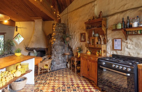 Cubieres-sur-Cinoble House | Cozy country house with a large garden and magnificent views of the Pyrenees.