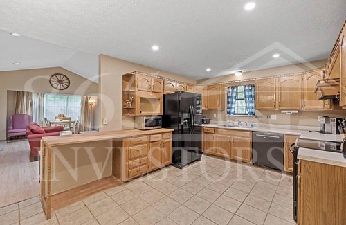 Knoxville House | Cozy Country Living!