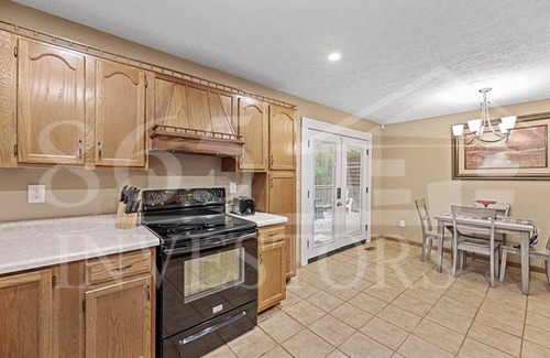 Knoxville House | Cozy Country Living!