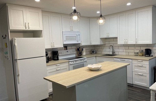 Golden House | Cozy Country Mountain Nest - Mountain views - Family Friendly - Pet Friendly