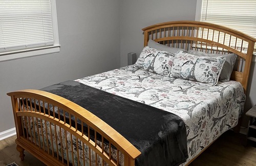 Reidsville House | Cozy Countryside Getaway with Fast Wifi/Hot Tub