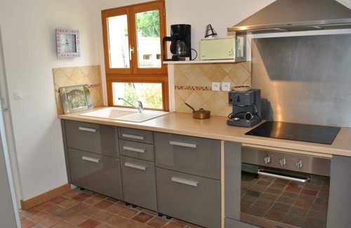 Montbazon Cottage | Cozy Couple's Getaway: Charming House with Garden, Fireplace, and Free WiFi