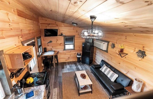 Primrose Cabin | Cozy Couples and Climbing Getaway in Heart of RRG!