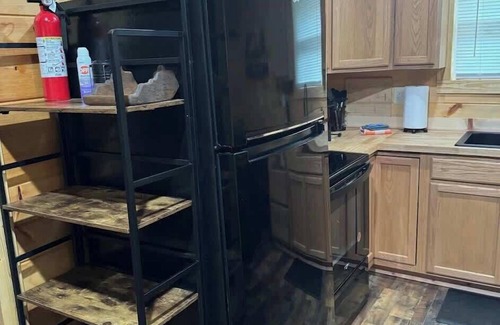 Campton Cabin | Cozy Couples Cabin in Heart of RRG!
