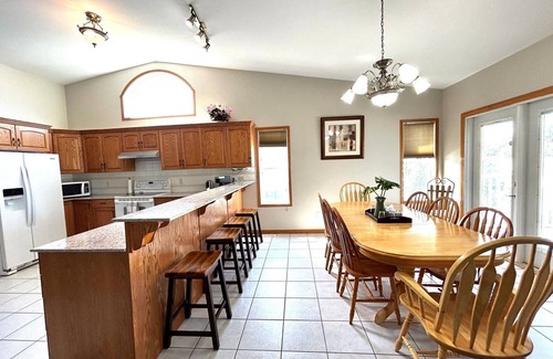 Markerville House | Cozy Cove Retreat | 6BR | 4BA | 2Kit | AC | BBQ