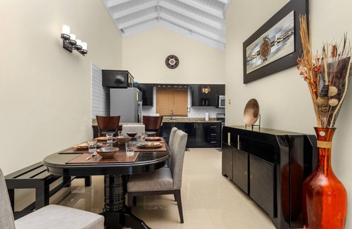 Summerfield House | Cozy Cove Villa in Drax Hall