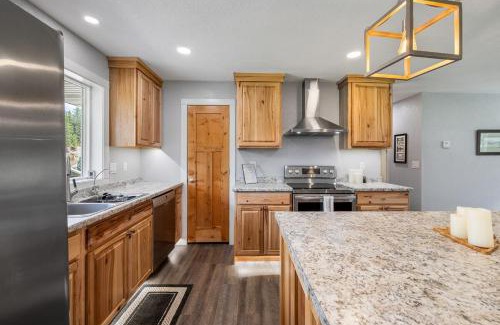 Rimrock House | Cozy Creekside Cabin