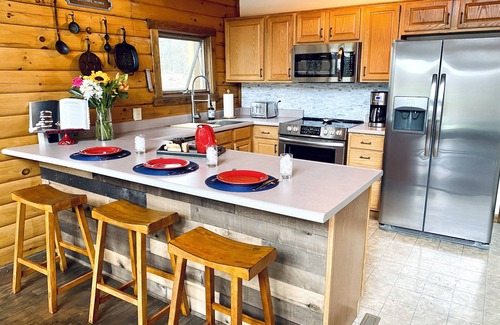 Berkeley Springs Cabin | Cozy Creekview Cabin - Berkeley Springs, WV