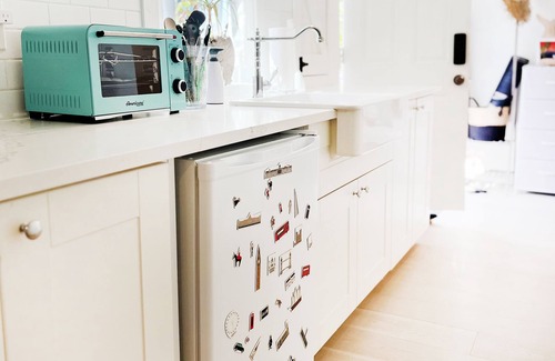 White Rock Apartment | Cozy & Cute right at White Rock Beach is turning Monthly