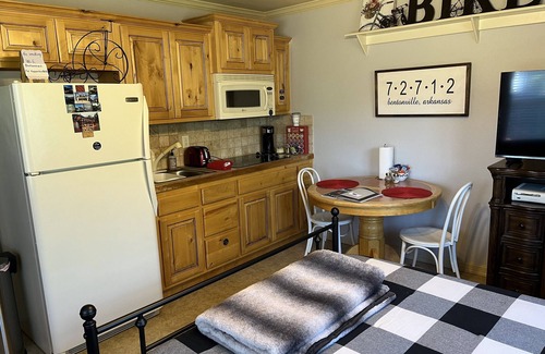 Bentonville Apartment | Cozy, cute studio! Safe and quiet neighborhood, Comfy bed; Near downtown!