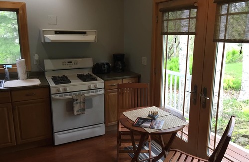 East Boothbay House | Cozy Detached Guest Cottage on Mill Pond