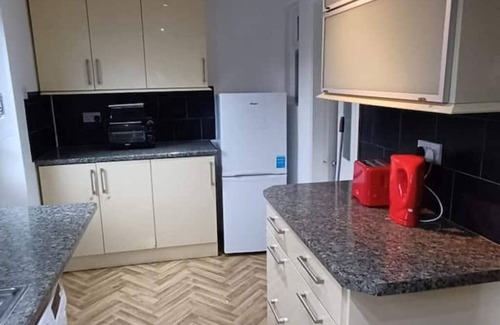 Wolverhampton House | Cozy double bedroom