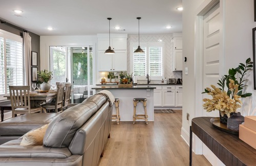 Watkinsville House | Cozy Downtown Retreat! Patio + Fire Pit + Garden