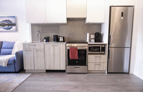 Garden District Condo | Cozy Downtown Suite: Steps from Eaton Center