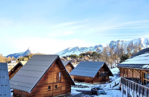La Joue du Loup Ski Chalet | Cozy duplex chalet, 7 pers, free parking, pets welcome