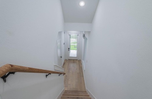 South Central Houston House | Cozy Duplex Mins to DT/MCTR, free wi-fi/Parking