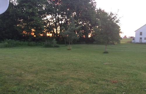 Troy Grove House | Cozy & eclectic bungalow 20 minutes from Starved Rock & Matthiessen Park