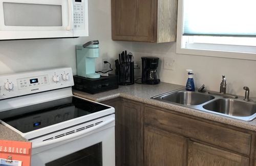 Galveston Apartment | Cozy Efficiency Centrally Located-Near Beach, Shopping Areas & Restaurants