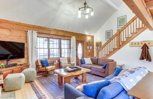 Ellijay House | Cozy Ellijay Cabin Hot Tub, Yard, and Resort Access