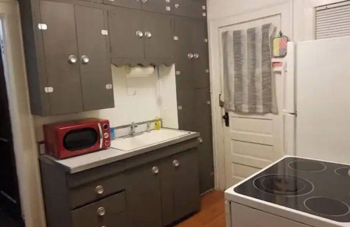 Near Eastside House | Cozy Emerson Heights Bungalow