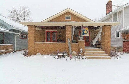 Near Eastside House | Cozy Emerson Heights Bungalow