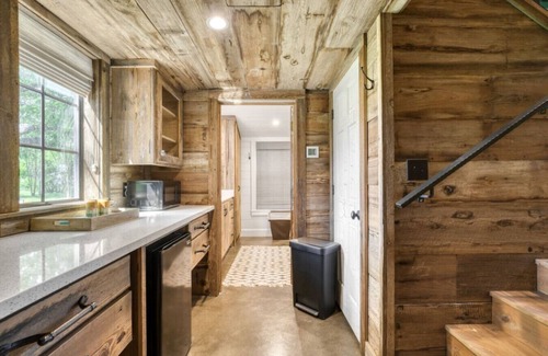 Round Top Cabin | Cozy & enchanting historical cabin in Round Top!