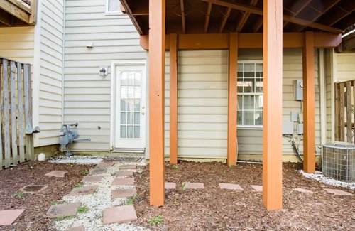 Herndon House | Cozy Entire Guest Suite by IAD Intl. Airport