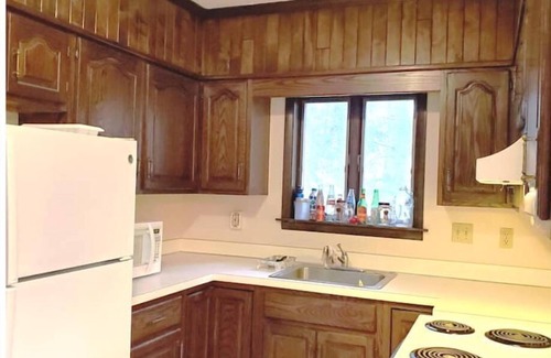 Syracuse Apartment | Cozy Entire2 bdrm Upper Apt Decks No extra Fees