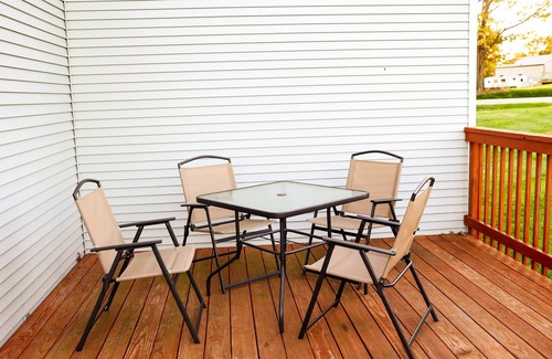 Williamstown House | Cozy escape minutes from The Ark!