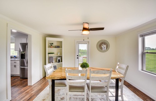Fair Play House | Cozy Fair Play Home w/Deck 4 Mi to Lake Hartwell!