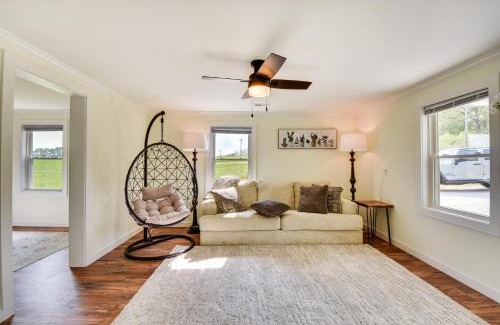 Fair Play House | Cozy Fair Play Home with Deck 4 Mi to Lake Hartwell!
