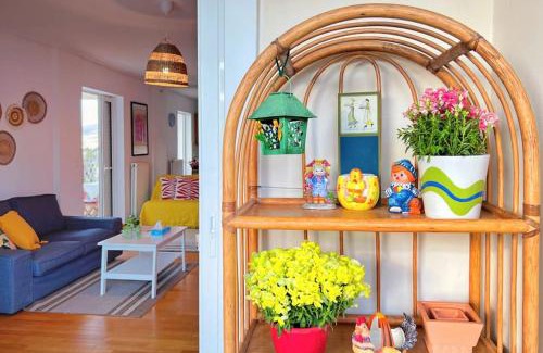 Agia Paraskevi Apartment | Cozy fairytal garden apartment, Family Friendly, Free parking, 15 Min to Airport