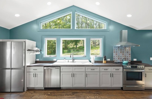 Maurertown House | Cozy Fall Cabin on 17 acres by National Park, EV Charger