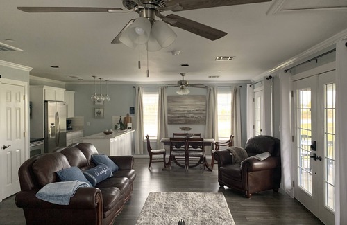 Ardmore House | Cozy family bungalow perfect for a couple or family of four