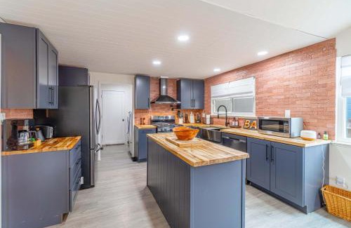 Sparks House | Cozy Family Haven in Sparks - Pet Friendly - Fenced Yard