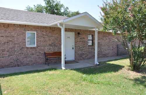 Elm Mott House | Cozy Family Home Near Magnolia & Waco Attractions